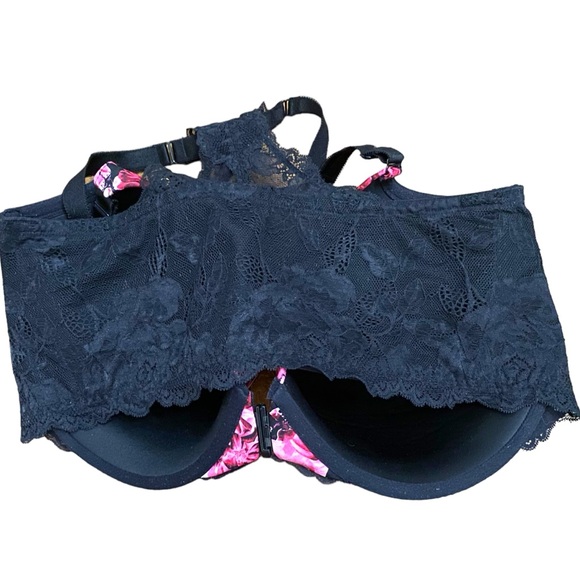 Torrid Curve Skulls and Roses Perfect T-Shirt Front-Close Bra 40H - Picture 3 of 9